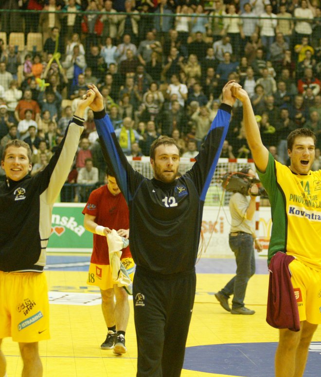 Dino Bajram (desno) je imel pomembno vlogo na tekmi z Ademarjem Leonom ob odprtju Zlatoroga. FOTO: Tomi Lombar