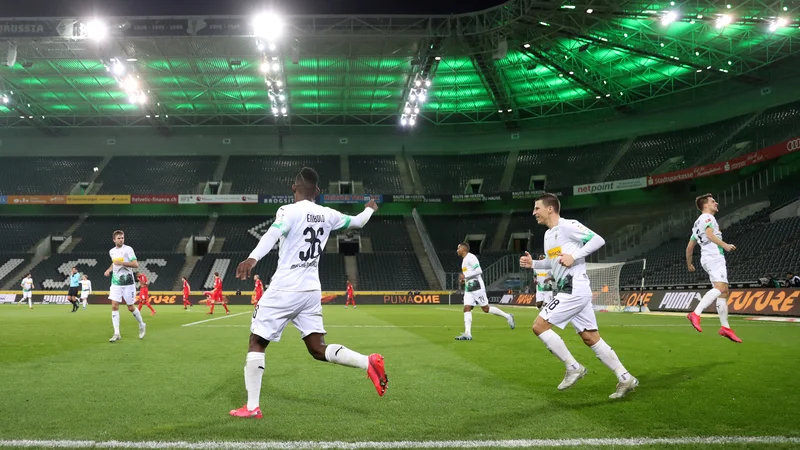 Fotografija: Prvi naj bi se vrnili na nogometna igrišča Nemci, ki že vadijo na štadionih. FOTO: Reuters