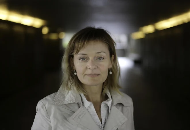 Ker vedno razmišlja o najslabšem mogočem scenariju, se Valerija Korošec, da je ne bo takrat, ko se bo uresničil, ujel nepripravljene, že od leta 2008 ukvarja z univerzalnim temeljnim dohodkom. FOTO: Jože Suhadolnik