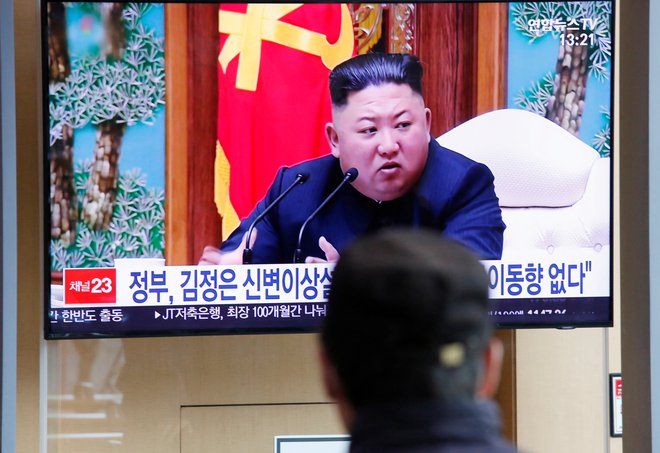 Kitajska je v Severno Korejo napotila skupino, v kateri so predstavniki zdravstvenega osebja, ki naj bi svetovali Unu. FOTO: Heo Ran/Reuters