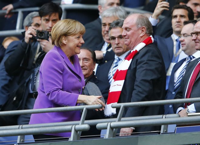 Nemška kanclerka Angela Merkel se po Uliju Hoenessu odlično kosa z epidemijo koronavirusa. FOTO: Reuters
