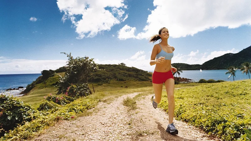 Fotografija: Pri CleverHikerju so med najboljše lahke trail tekaške copate uvrstili modele Saucony Peregrine ISO, Altra Lone Peak 4, Brooks Cascadia 13, La Sportiva Bushido II in Hoka One One Spedgoat 3. FOTO: Shutterstock