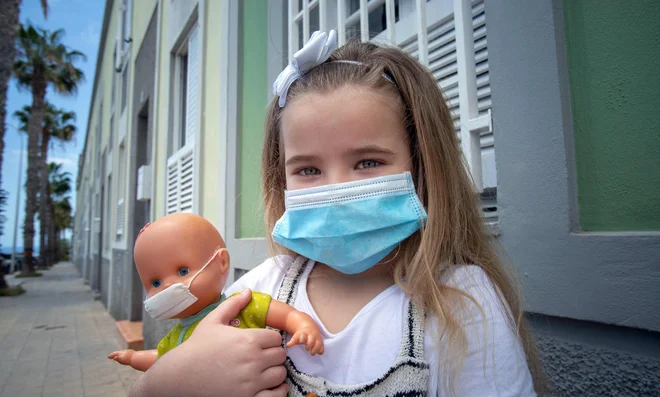 Rezultati nacionalne raziskave bodo podlaga za nove sprostitve ukrepov, med drugim tudi omejitve gibanja in dela v izobraževalnih ustanovah. Fotografija je simbolična. FOTO: Afp