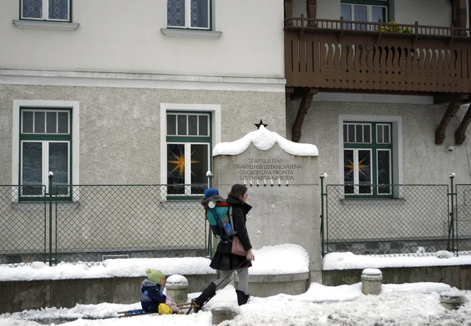 Vidmarjeva vila in spomenik ustanoviteljem OF. FOTO: Aleš Černivec/Delo