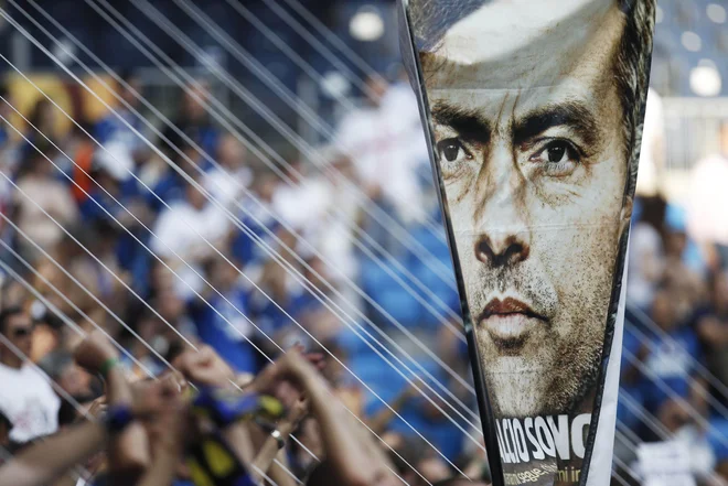 Interjevi navijači so Mourinha kovali v zvezde. FOTO: Reuters