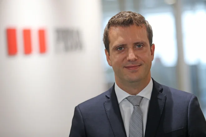 &quot;Na to, da smo se v parih tednih preobrazili v digitalno zavarovalnico, smo izredno ponosni,&quot; pravi Janez Kranjc, predsednik uprave Prve osebne zavarovalnice. FOTO: Tomi Lombar/Delo