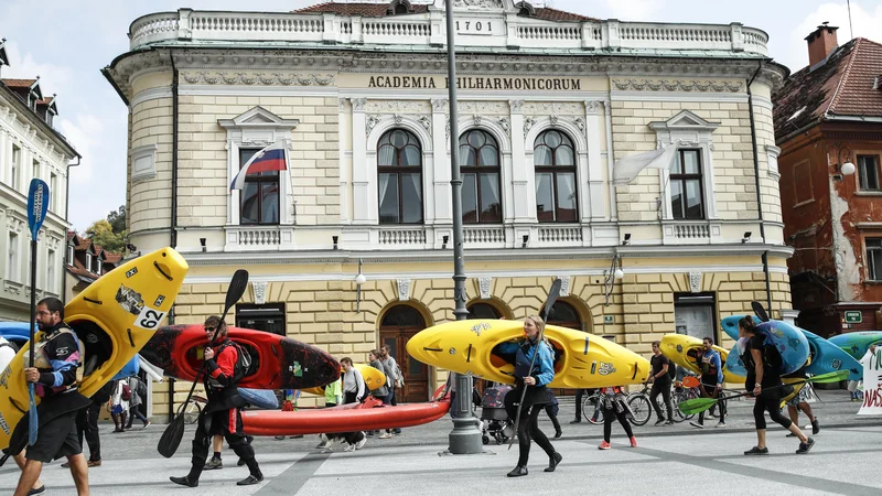 Fotografija: V nevladni organizaciji Leeway collective, ki jo vodi veslač Rok Rozman, so pred dnevi začeli novo kampanjo proti velikim hidroelektrarnam Rek ne damo. FOTO: Uroš Hočevar