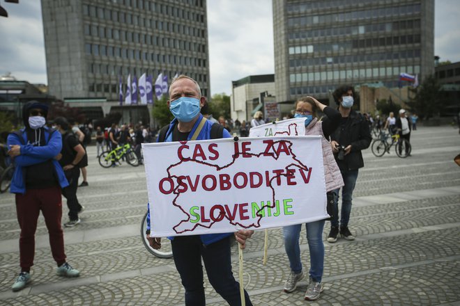 Protest ob dnevu upora pred državnim zborom FOTO: Jože Suhadolnik/Delo