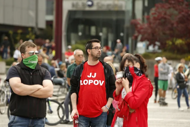 Protivladni protest na Trgu republike. FOTO: Matej Družnik