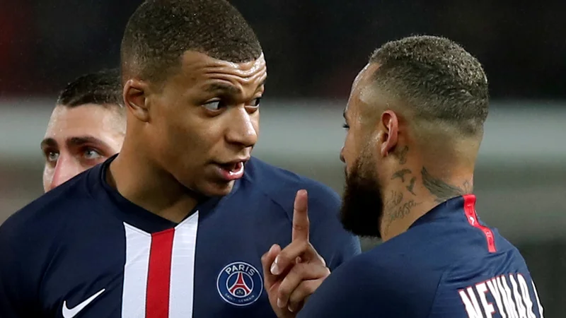 Fotografija: Kylian Mbappe in doslej najdražji nogometaš na svetu Neymar.  FOTO: Reuters