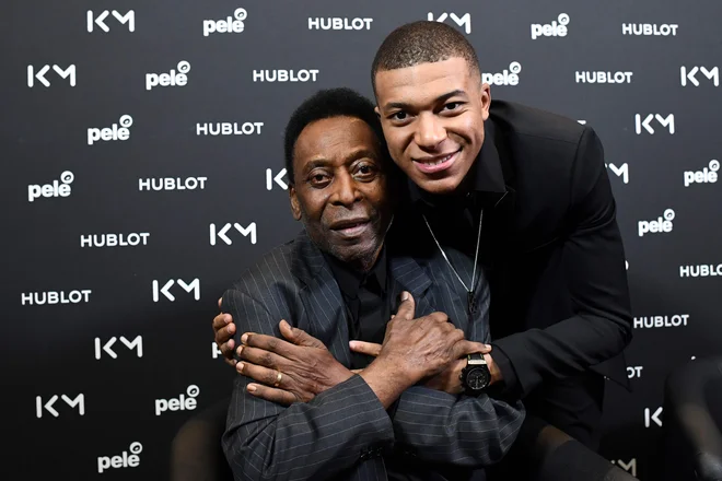 Kylian Mbappe in legendarni Pele. FOTO: AFP