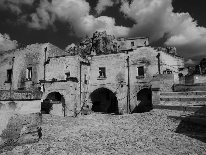 Jamska bivališča so navdihnila režiserje, kot sta Pier Paolo Pasolini in Mel Gibson, ki sta v Materi poustvarila antični Jeruzalem. FOTO: Jan Klokočovnik