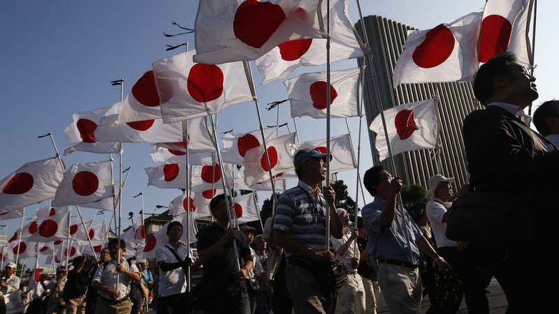 Fotografija: Japonci so se veselili olimpijskih iger, zdaj upajo, da jih bodo imeli v naslednjem letu. FOTO: Reuters