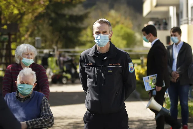 Na morebitne nepravilnosti pri poslih z zaščitno in drugo medicinsko opremo so prejšnji četrtek opozorili v oddaji Tarča na Televiziji Slovenija. FOTO: Jure Eržen/Delo