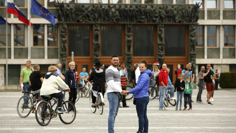 Fotografija: Protivladni protest na Trgu republike 27. aprila 2020. FOTO: Matej Družnik/Delo