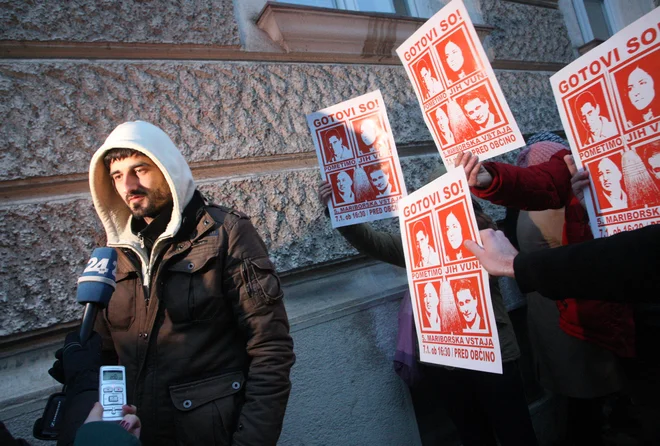 V drugo občino je dovoljeno iti, a ne na zborovanja ali proteste. FOTO: Tadej Regent