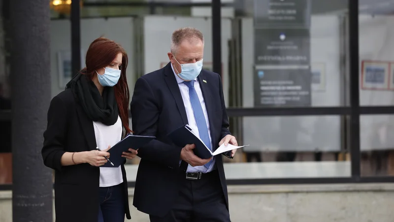 Fotografija: Interpelacijo zoper ministra za gospodarstvo Zdravka Počivalška so v LMŠ že skoraj napisali in jo bodo po usklajevanju s SD, Levico in SAB najverjetneje vložili že takoj po prvomajskih praznikih. FOTO: Leon Vidic