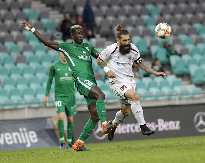 Luka Majcen (desno) je z devetimi goli najboljši strelec Triglava tudi v tej sezoni. FOTO: Mavric Pivk/Delo