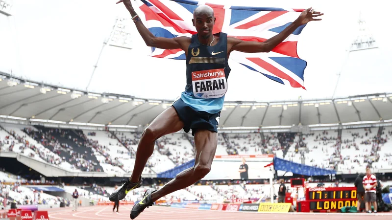 Zaradi nedovoljenih metod trenerja Alberta Salazarja se mora obtožb o jemanju needovoljenih sredstev vztrajno otepati tudi štirikratni olimpijski prvak Mo Farah. FOTO: Reuters