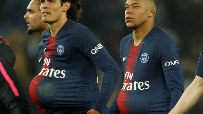 Fotografija: Edinson Cavani (levo) zapušča PSG kot njegov najboljši strelec v zgodovini. FOTO: Reuters