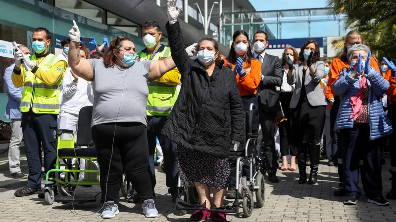 Fotografija: V Madridu je vrata zaprla začasna bolnišnica za zdravljenje bolnikov s covid-19. FOTO: Sergio Perez/Reuters