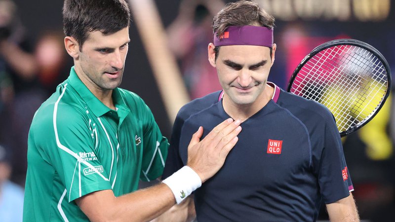 Fotografija: Novak Đoković in Roger Federer na letošnjem odprtem prvenstvu Avstralije ... Taki prizori v začetnem obdobju zagona tenisa najbrž ne bodo možni. FOTO: AFP
