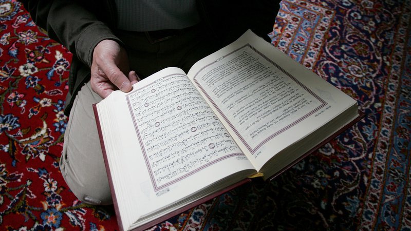 Fotografija: Poroke v verskih objektih Islamske skupnosti bodo možne z omejenim številom svatov. FOTO: Žibert Damjan/AFP