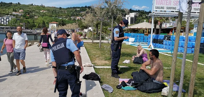 Ležanje na plaži stane 400 evrov. FOTO: Boris Šuligoj