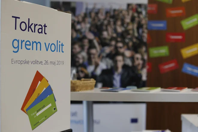Izbrisani mali delničarji NKBM želijo vedeti, kakšna so stališča evropskih poslancev in kandidatov glede politike EU do prisilne nacionalizacije in dokapitalizacije slovenskih bank. FOTO Leon Vidic