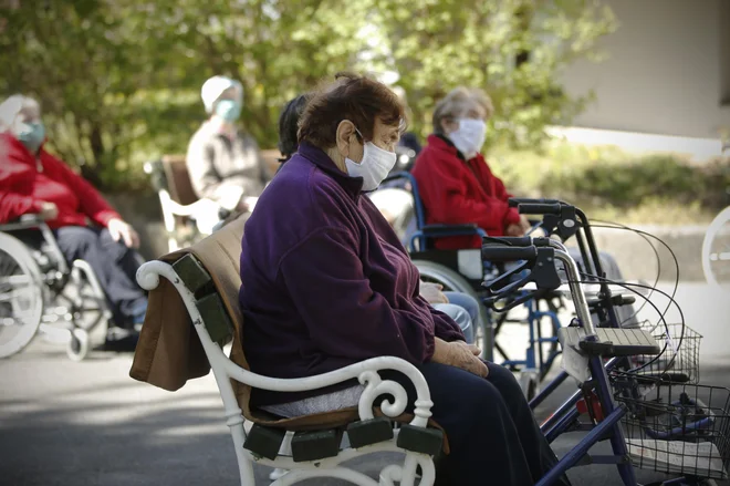 Geriatrična medicina v Sloveniji mora postati samostojna specializacija, njene vsebine pa je treba vključiti tudi v kurikulume drugih specializacij, so menili zdravniki na okrogli mizi na to temo. FOTO: Jure Eržen