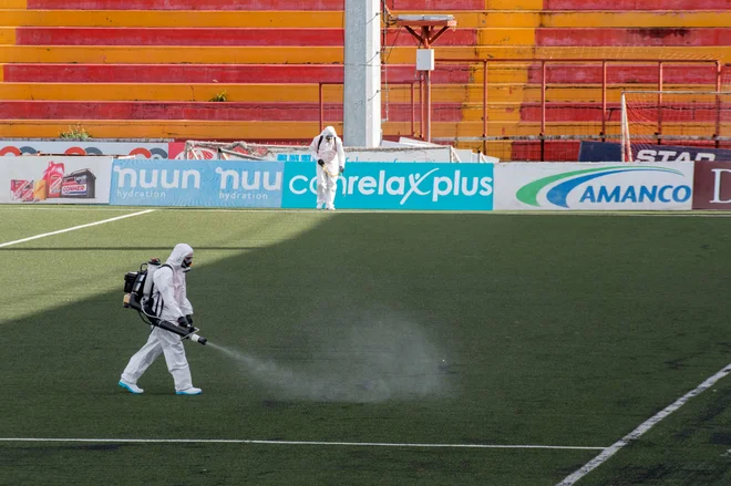 V kolektivnih športih bodo skupinski treningi še malce počakali. FOTO: AFP