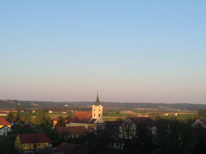 Ustanavljanje majhnih občin, kljub nasprotovanju velikih, ki so s tem izgubljali naša finančna sredstva, je ena največjih pridobitev nove države Slovenije, pravi Karl Vurcer, dolgoletni župan Trnovske vasi (na fotografiji). FOTO: Silva Čeh