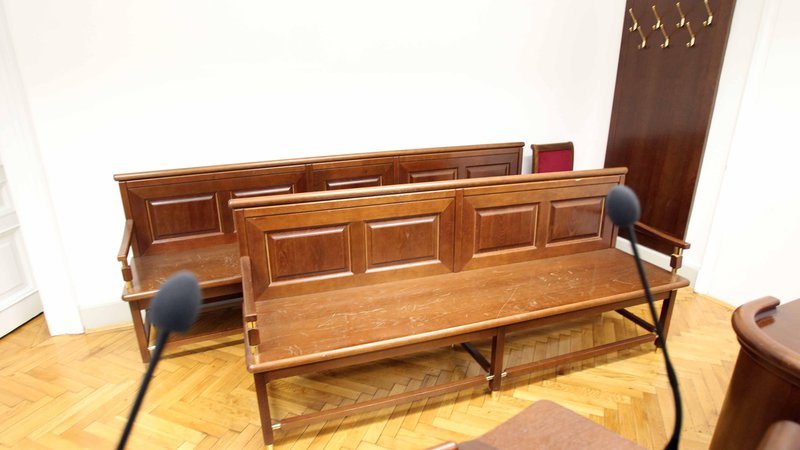 Fotografija: Razpravne dvorane na sodiščih že nekaj časa povsem samevajo, razen za priporne oziroma nujne zadeve. FOTO: Igor Mali