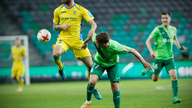 Fotografija: Miha Blažič (levo), nekdanji nogometaš Kopra, je zdaj med aduti Ferencvarosa, vodilnega madžarskega kluba. FOTO: Uroš Hočevar/Delo