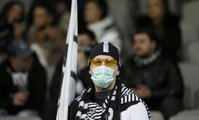 Zdaj v tem nisem več sam, saj se ves svet vede kot infektolog v službi in doma. Ker vedo, da nalezljive bolezni niso hec. FOTO: Blaž Samec/Delo