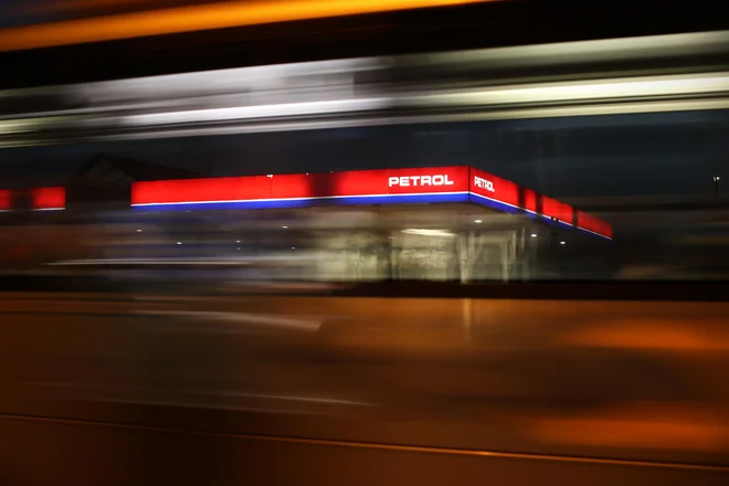 Kurilno olje nekateri ponudniki dostavljajo tudi ob nedeljah. Foto: Jure Eržen