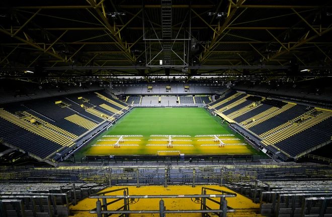 Tržna vrednost nogometašev bo drastično upadla tudi v primeru igranja tekem na praznih stadionih. FOTO: AFP