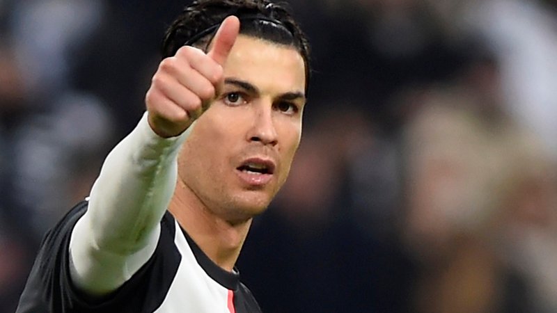 Fotografija: Cristiano Ronaldo se je iz Portugalske že vrnil v Italijo, a moral v karanteno. FOTO: Reuters