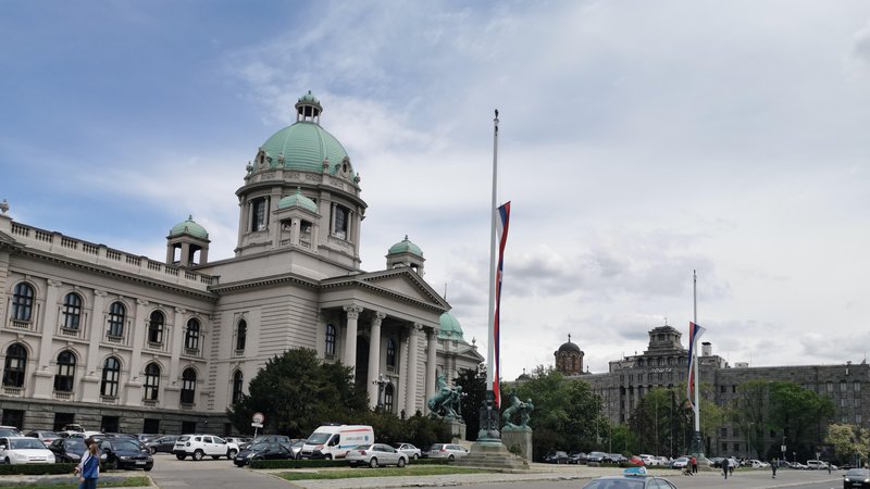 Fotografija: Poslanci v narodni skupščini v Beogradu so ukinili izredno stanje zaradi koronavirusa. Foto Milena Zupanič