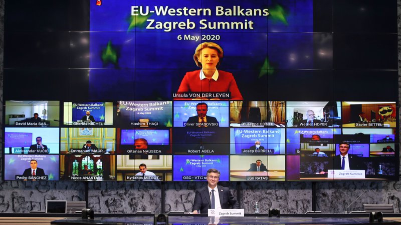 Fotografija: Predsednica evropske komisije Ursula von der Leyen je po vrhu EU in Zahodnega Balkana poudarila pomen svobode tiska kot temelja demokracije, DNK Unije in orodje v bitki proti dezinformacijam. FOTO: AFP