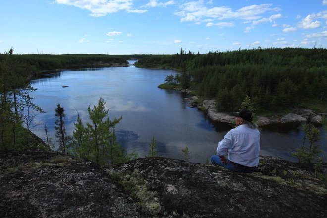 <strong>Pimachiowin Aki (Kanada)</strong><br />
Pimachiowin Aki ali »zemlja, ki daje življenje« je gozdnato območje, prepredeno z rekami, jezeri, močvirji. Je dom prvotnih prebivalcev Anishinaabeg, ki živijo od ribolova, lova in nabiralništva.