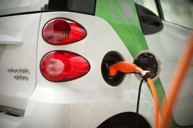 Električni avtomobili bodo spremenili tudi energetiko. FOTO: Jure Eržen/Delo