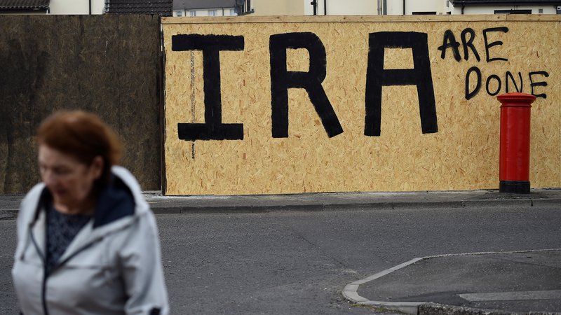 Fotografija: Umor novinarke je obudil spomine na tri desetletja nasilja na Severnem Irskem. FOTO: Clodagh Kilcoyne/Reuters