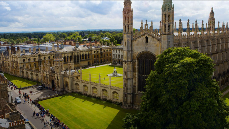 Fotografija: Kraljevi kolidž v Cambridgeu, kjer sta študirala tako Turing kot Gormley. Foto Reuters