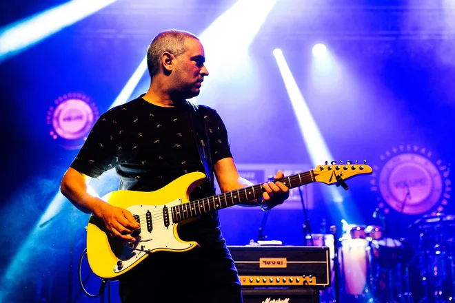 »Zaradi novega koronavirusa se je v družbi začelo razmišljati o trajnostnem razvoju na različnih področjih, zakaj se ne bi to ­pokazalo tudi v glasbi,« meni Jani Moder. Foto Marko Alpner