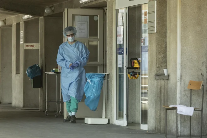 Začasni prostori ambulante za covid-19 na kliniki za infekcijske bolezni v Ljubljani. FOTO: Voranc Vogel