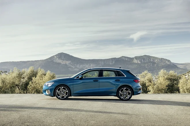 A3 sportback se po merah ni bistveno spremenil, dolg je 434 centimetrov, tri več kot doslej. Druge mere so enake. Foto Audi