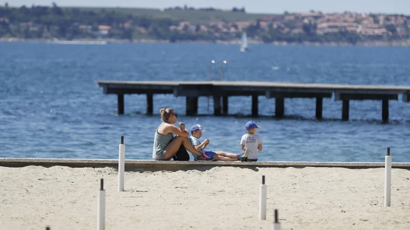 Fotografija: Bo ta konec tedna že znanilec prihajajoče poletne sezone? FOTO: Leon Vidic/Delo
