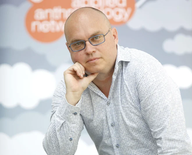 »Opažam, da so se že v dveh mesecih karantene vezi med otroki začele krhati, njihove skupnosti pa razpadati.« Dan Podjed. FOTO: Roman Šipić/Delo