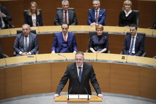 Vladno poročilo o nabavi zaščitne opreme, za katero je objektivno odgovoren gospodarski minister Zdravko Počivalšek, bodo obravnavali prihodnji teden na izredni seji državnega zbora. FOTO: Uroš Hočevar